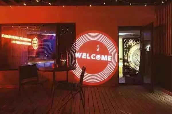 杰士邦，賣衣服了！