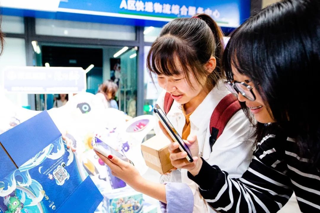 這個快遞盒,有點搶戲! 這個快遞盒,有點搶戲!