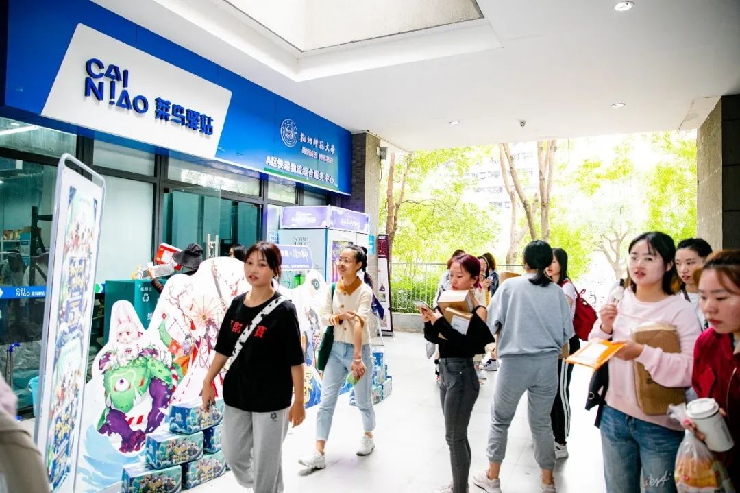 這個快遞盒,有點搶戲! 這個快遞盒,有點搶戲!