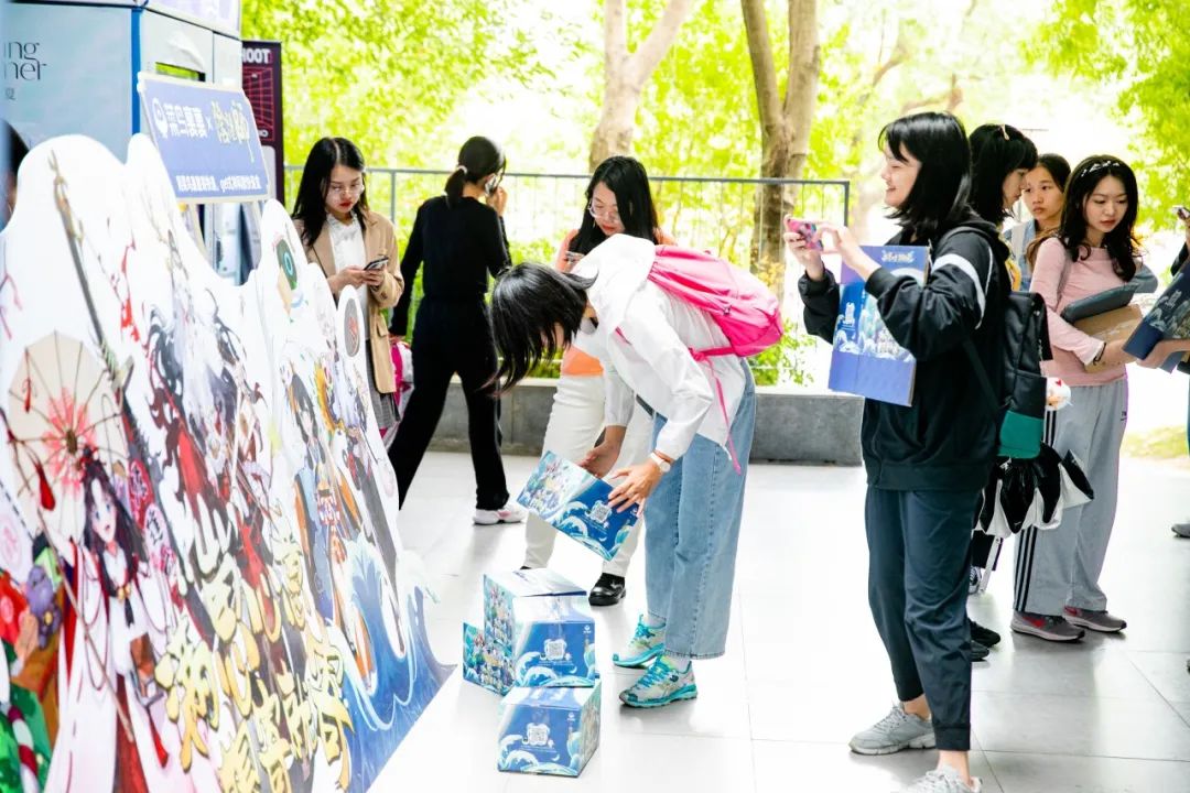 這個快遞盒,有點搶戲! 這個快遞盒,有點搶戲!