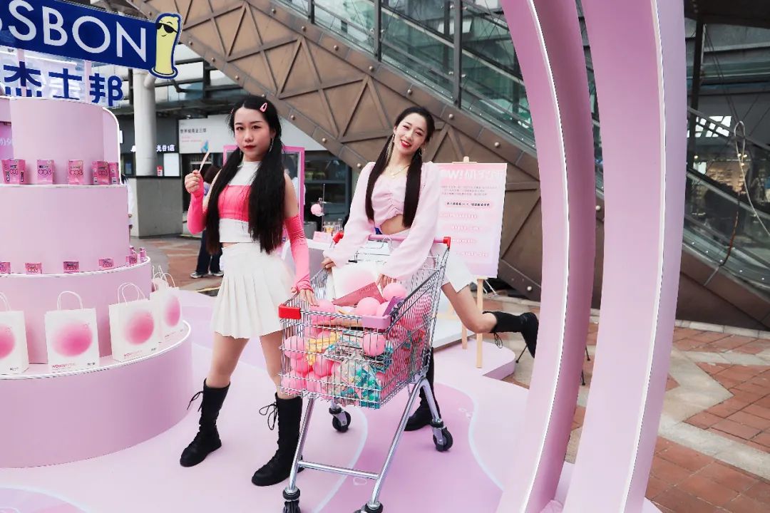 這么多設計師都在玩套套？