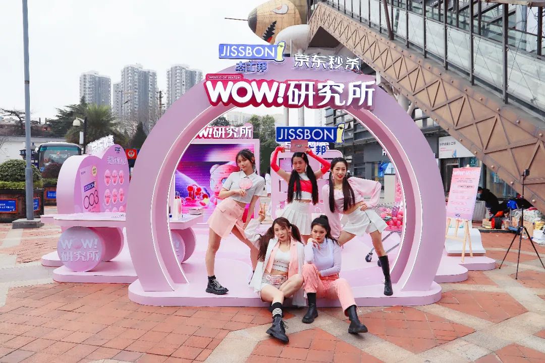 這么多設計師都在玩套套？