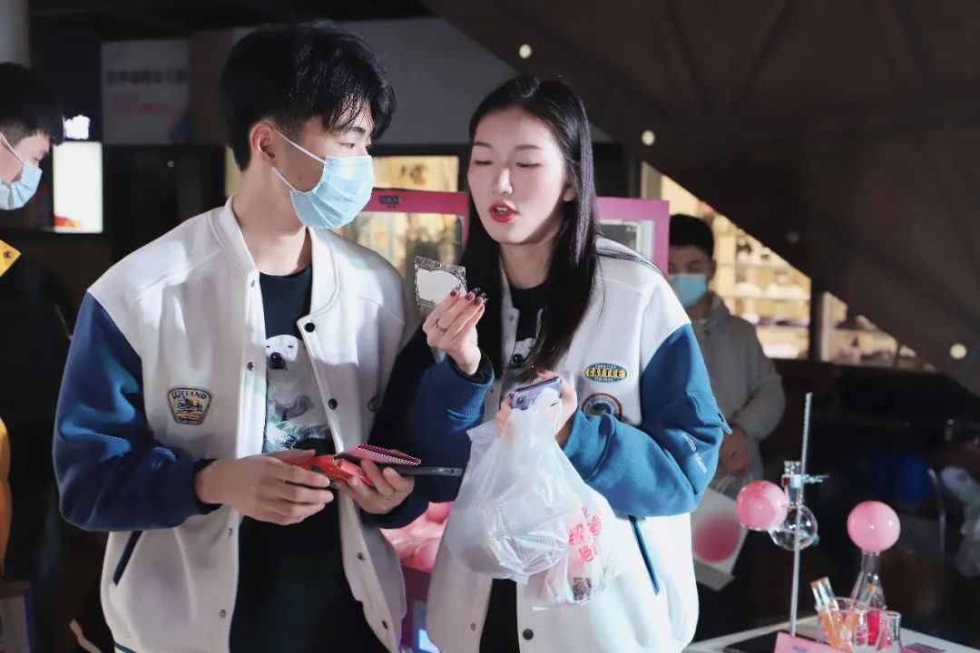 這么多設計師都在玩套套？